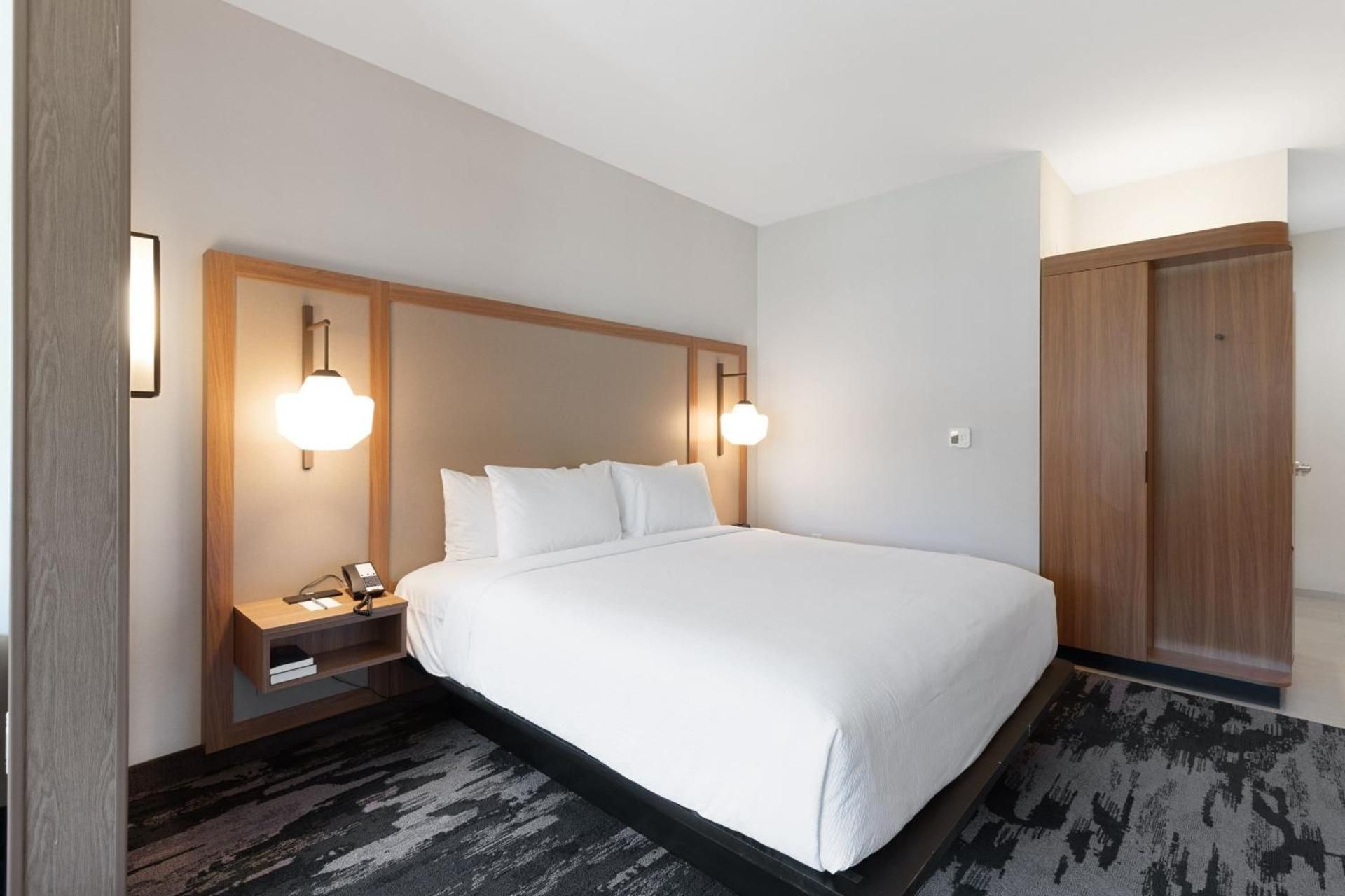 King Suite with Sofa Bed and Adapted Tub - Mobility Accessible