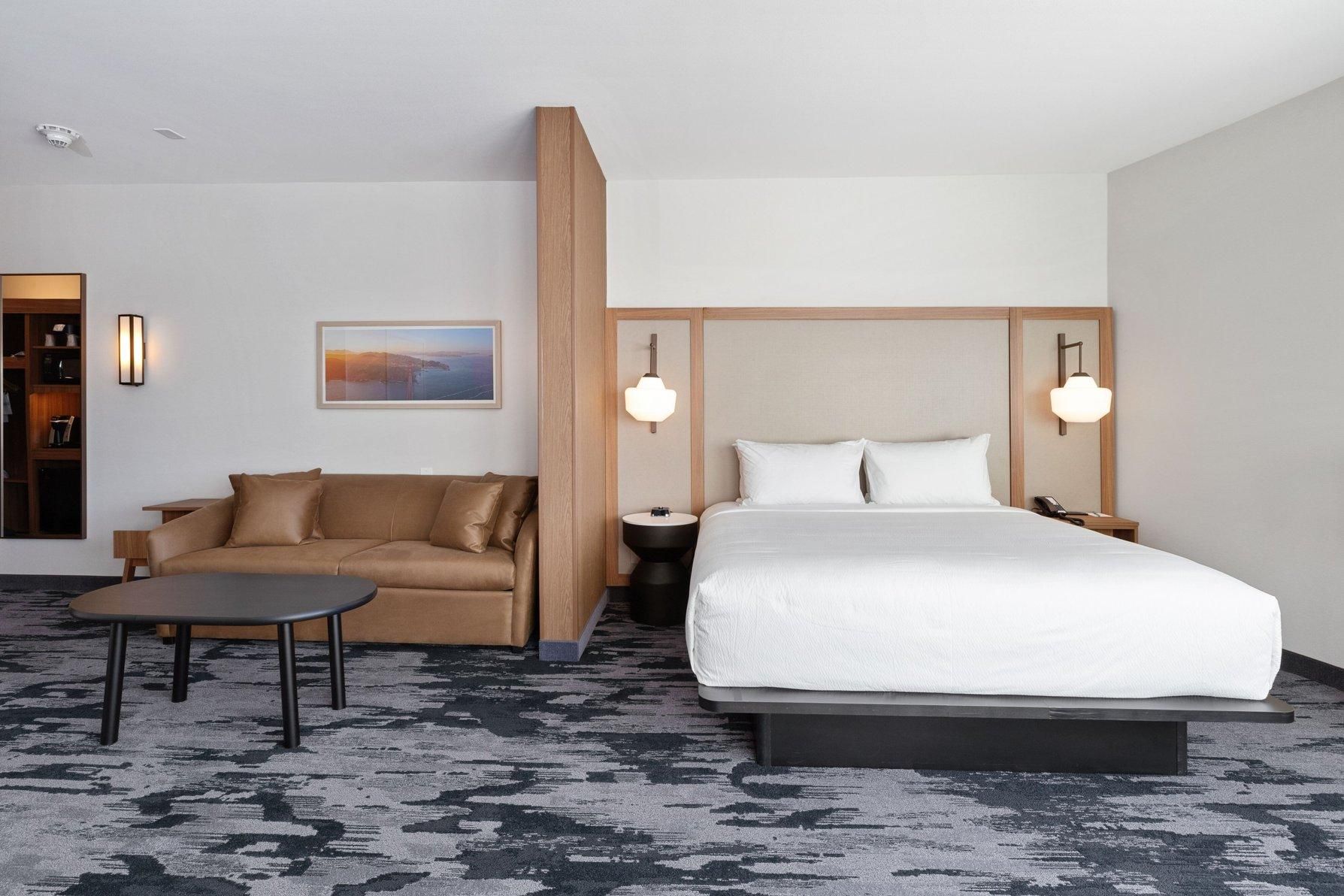 Suite, 1 King, Sofa bed, Partial ocean view