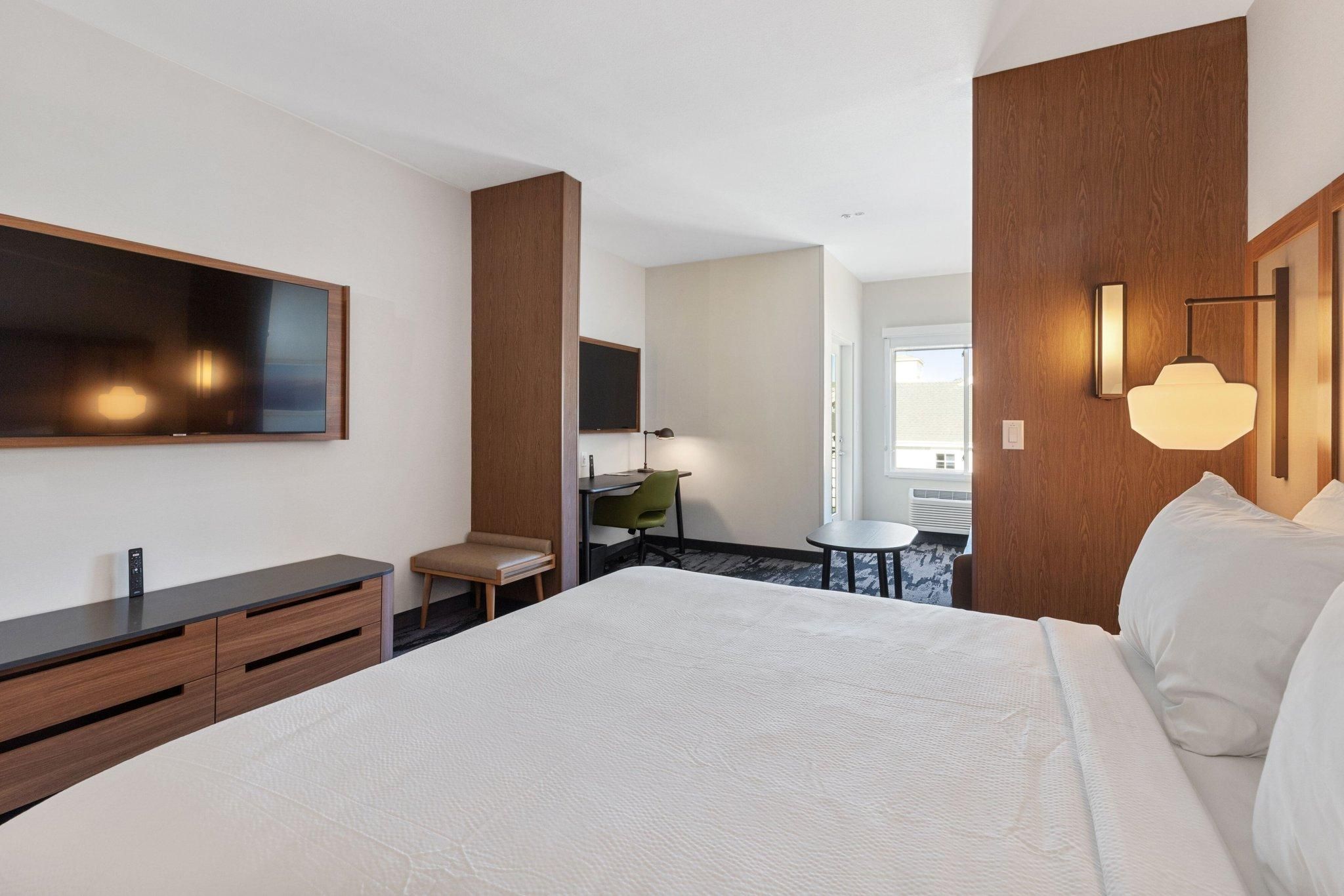 Suite, 1 King, Sofa bed, Balcony
