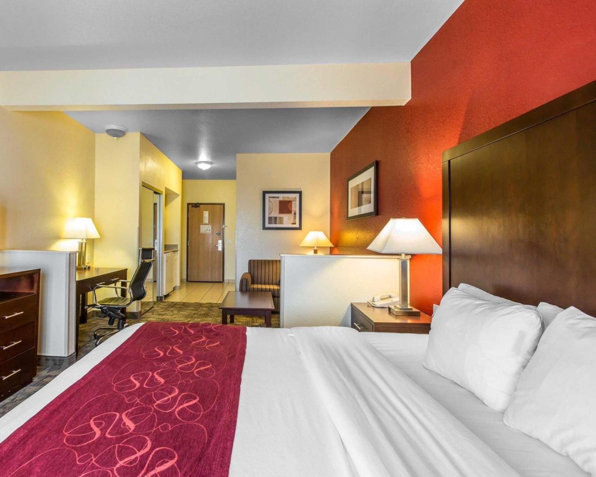 1 King Bed, Suite, Nonsmoking