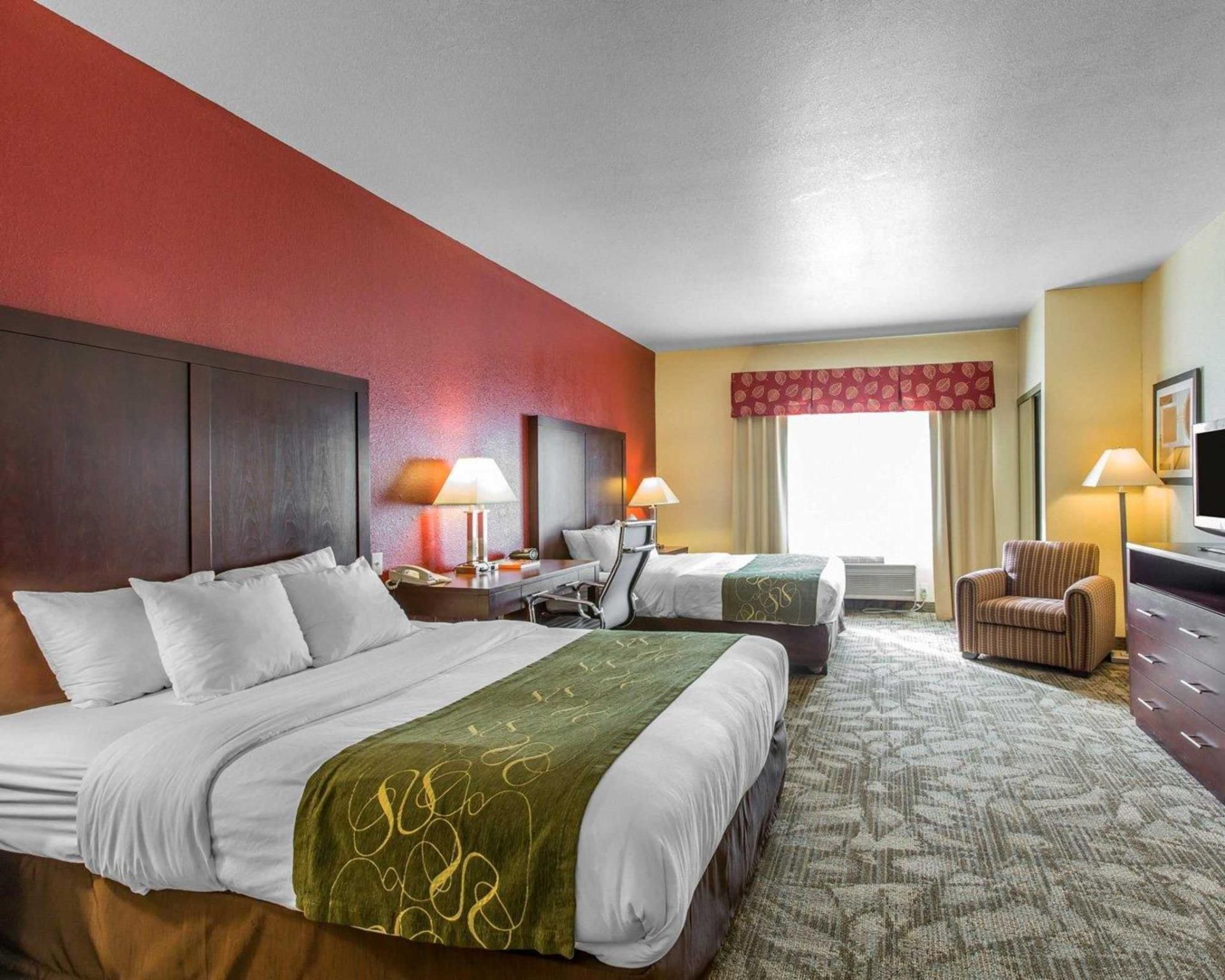 2 Queen Beds, Suite, Nonsmoking