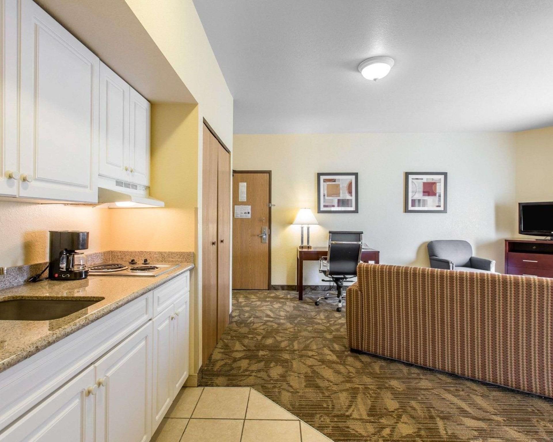 1 King Suite, Non smoking, Accessible