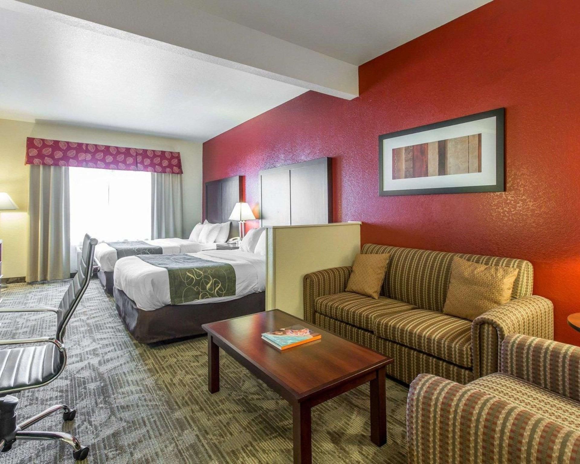 2 Queen Beds, Suite, Nonsmoking