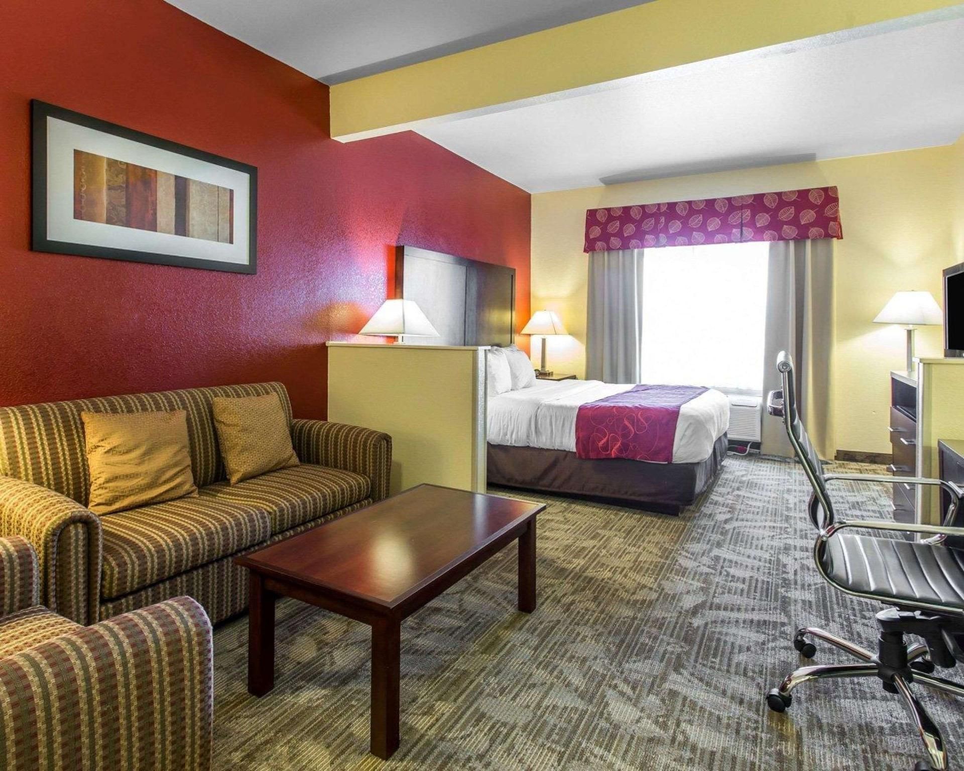 1 King Bed, Suite, Nonsmoking