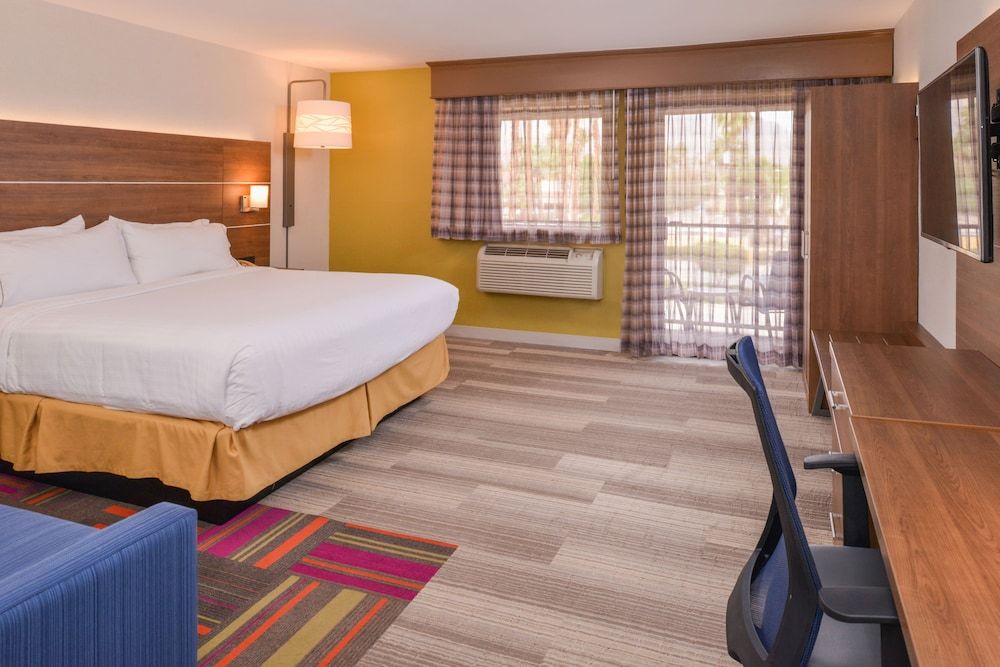 Premium Room, 1 King Bed, Balcony