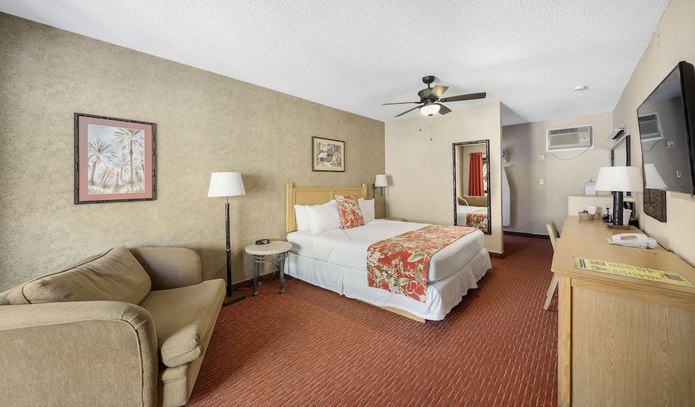 Caliente Tropics Hotel Standard Room, 1 King Bed