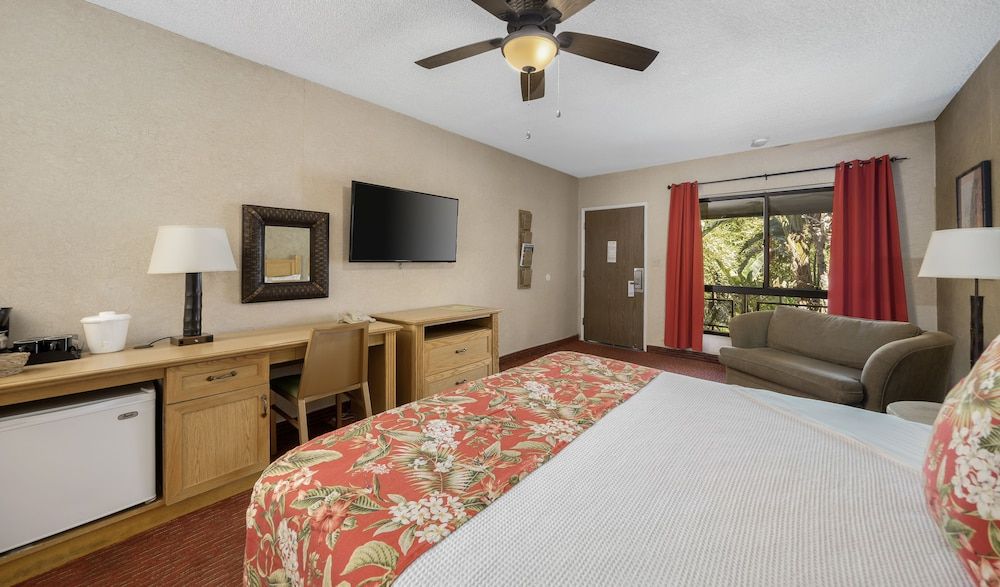 Caliente Tropics Hotel Standard Room, 1 King Bed 4