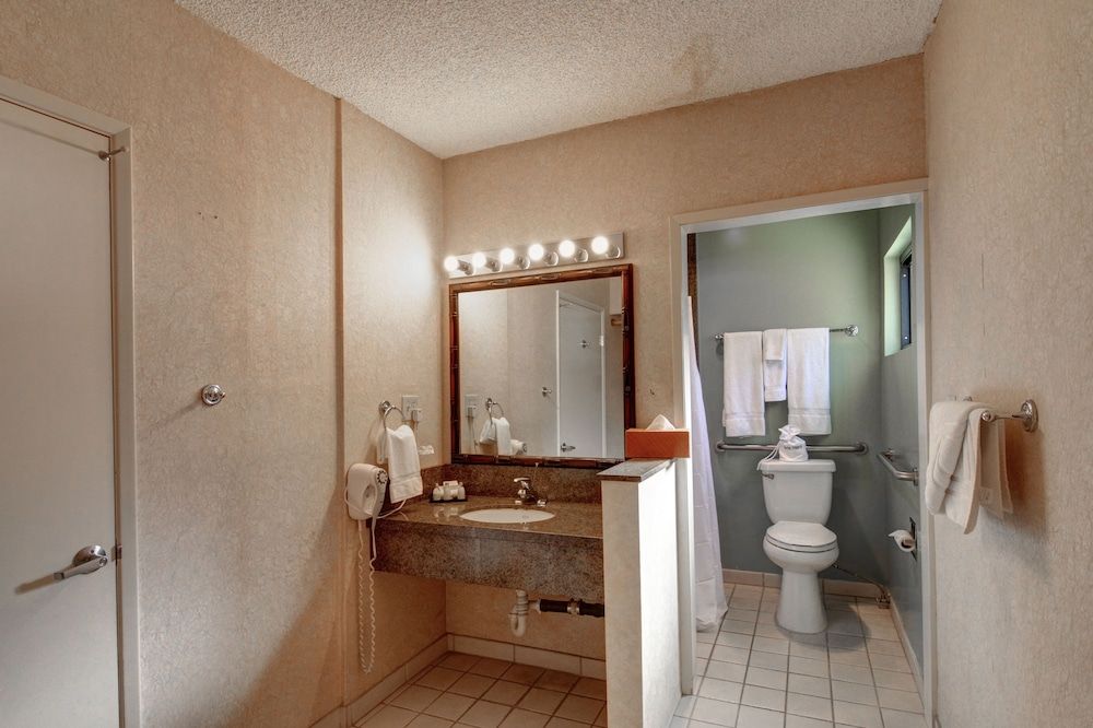 Caliente Tropics Hotel Basic Twin Room 4