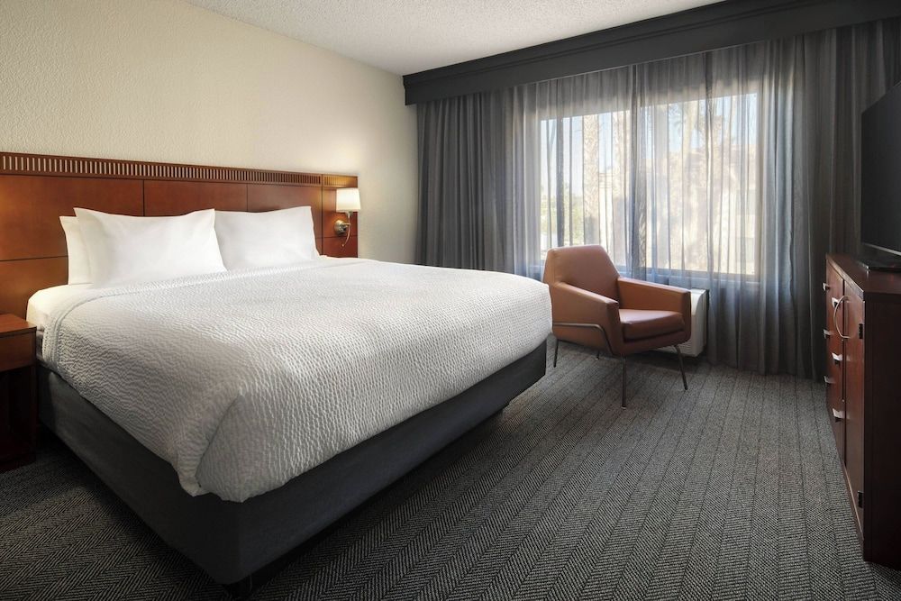 Suite, 1 Bedroom (Mobility/Hearing Accessible, Tub)