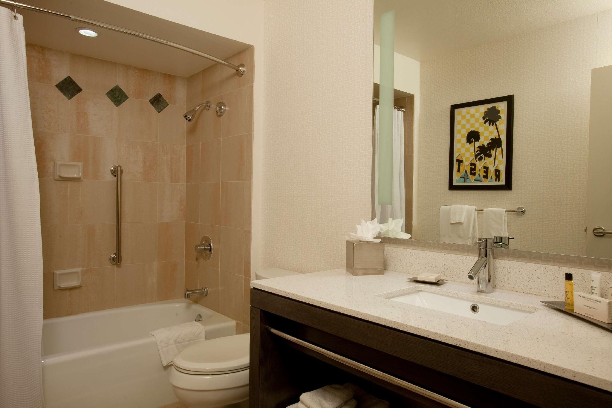 1 KING BED ALCOVE ROOM NONSMOKING