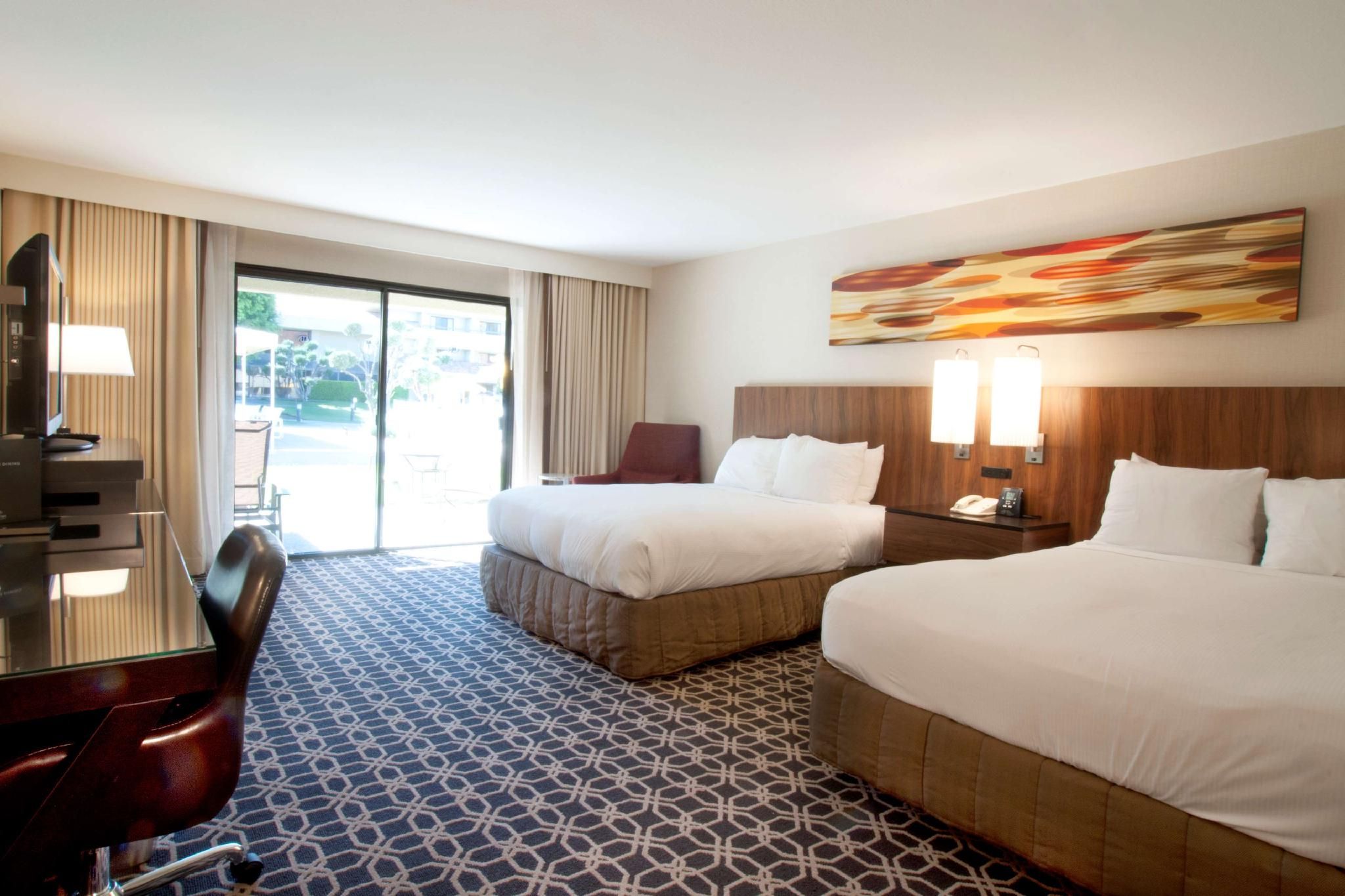 2 Queen Beds Poolside Nonsmoking