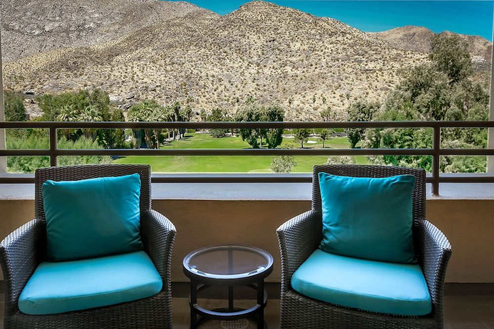 Executive Suite, 1 King Bed with Sofa bed, Mountain View