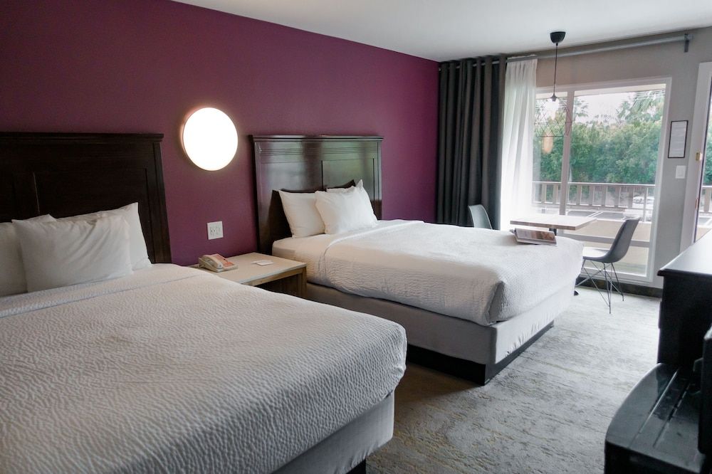 Deluxe Double Room, 2 Queen Beds, Pool View