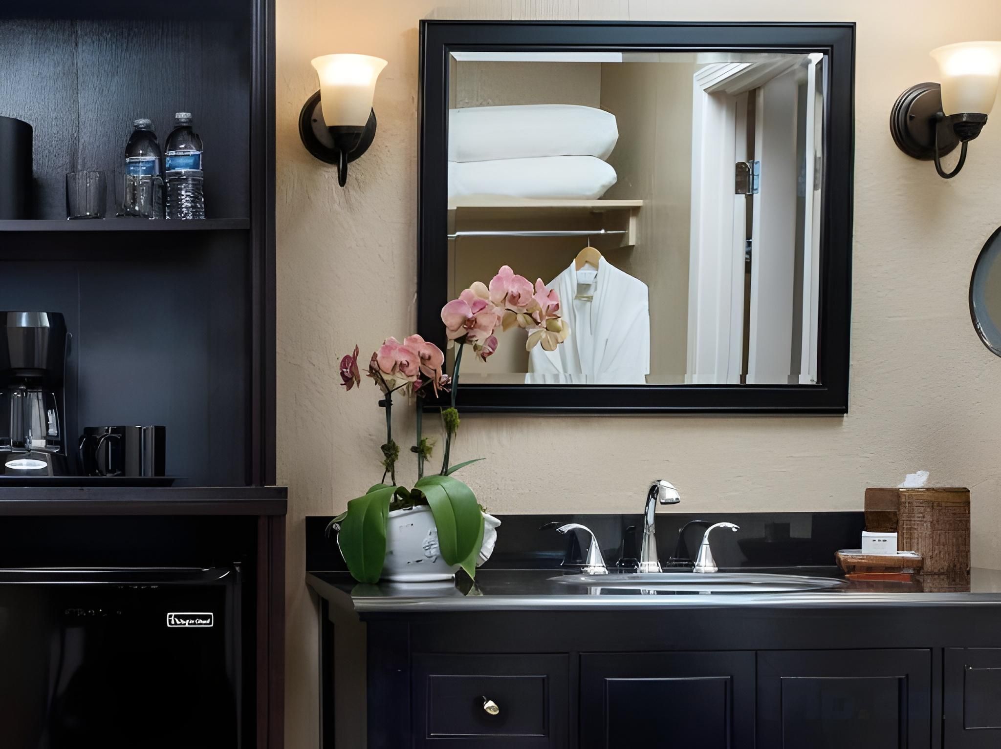 Deluxe Room with 2 Queen Beds - Accessible