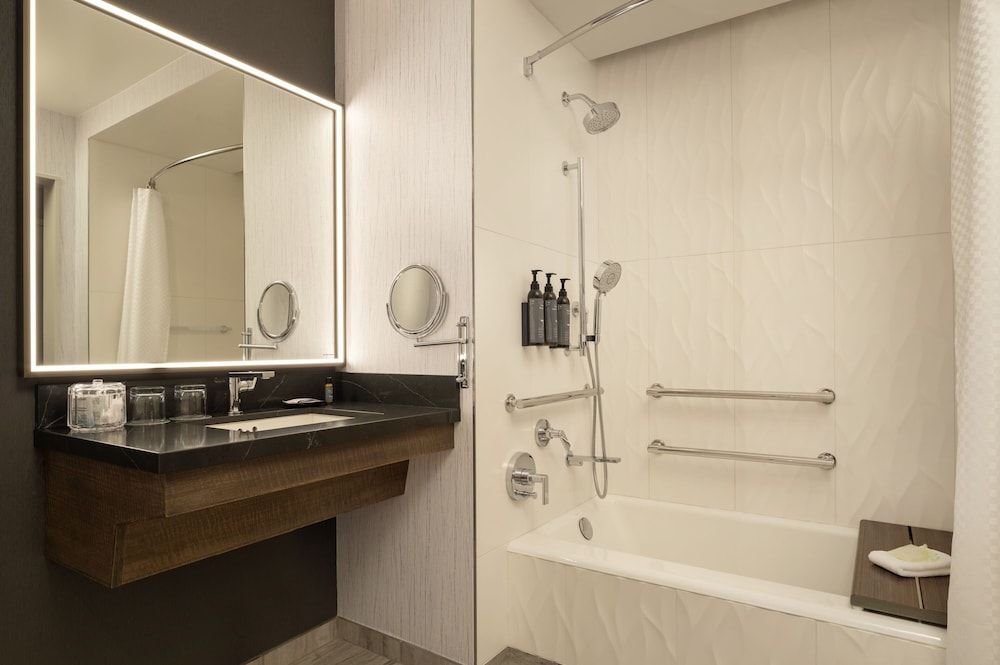 Suite, 2 Double Beds, Balcony (Mobility Accessible, Tub)