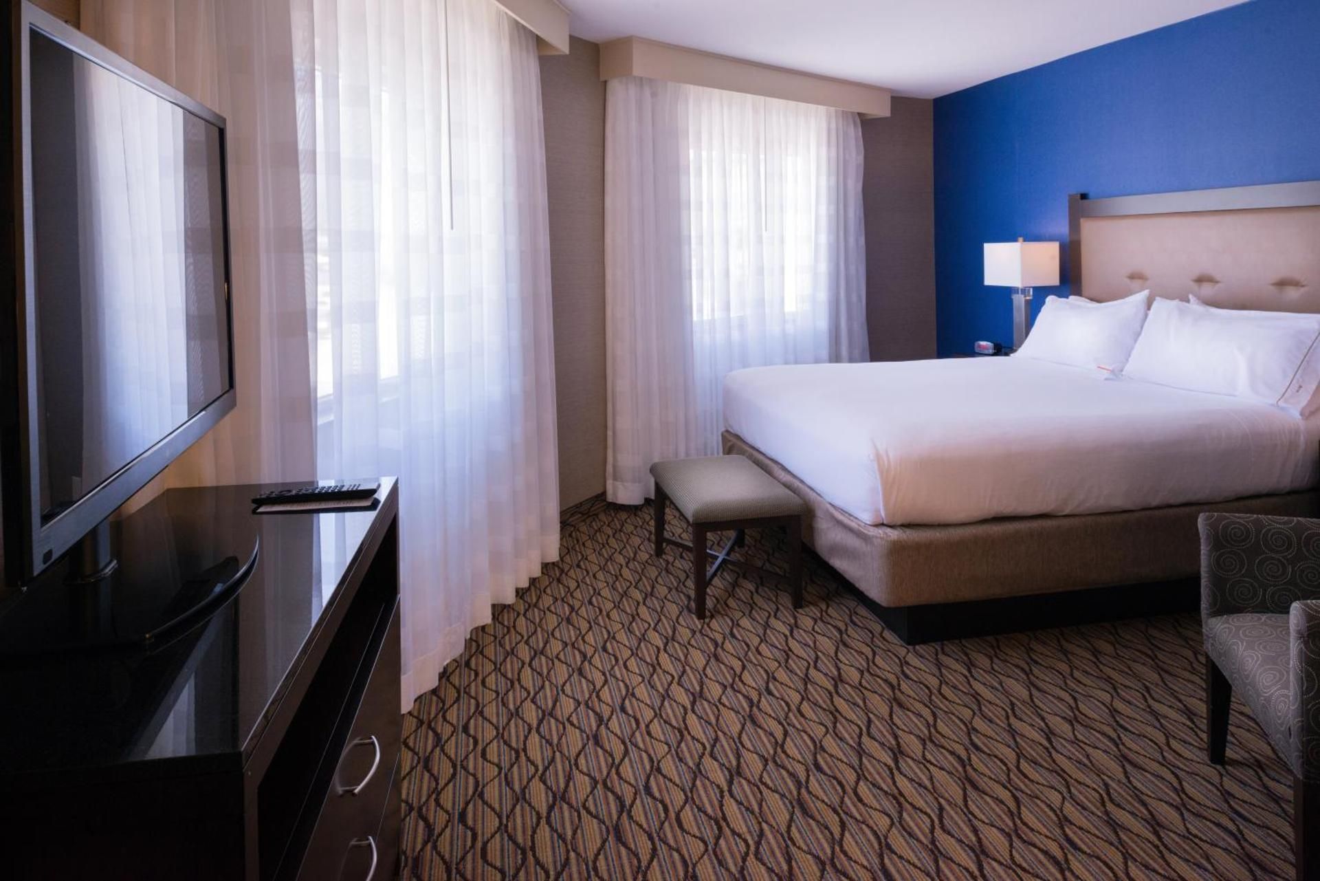 1 King Bed Feature Suite Non-Smoking
