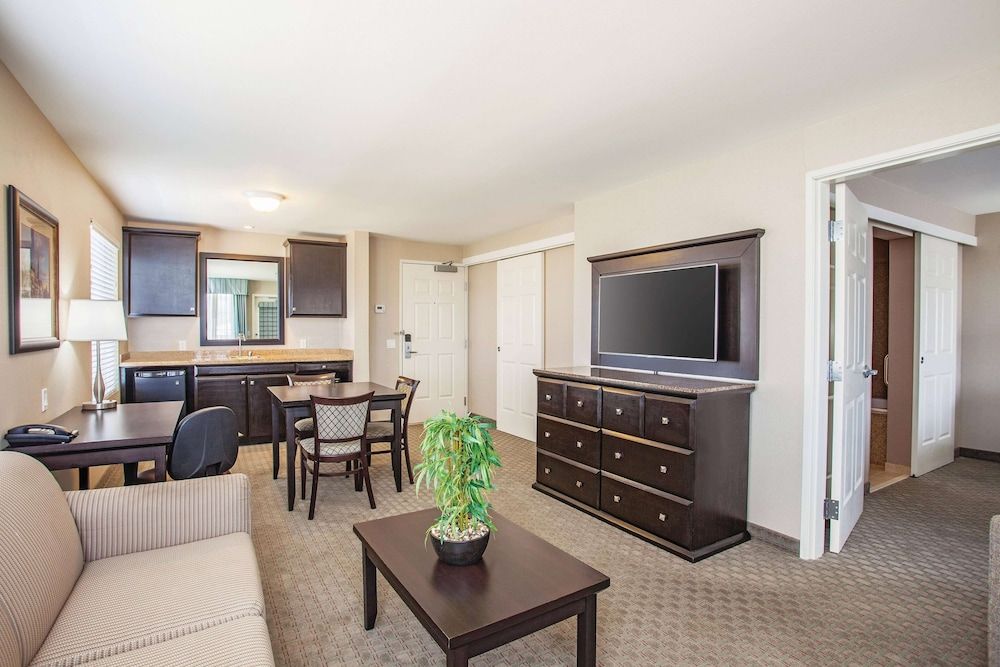 Suite, 1 King Bed, Non Smoking, Balcony (Oversized Jetted Tub)