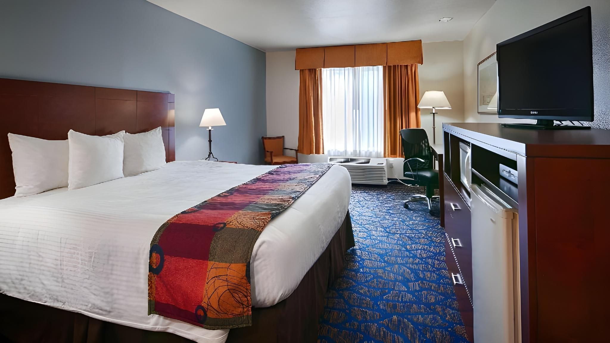 Best Western Plus Villa Del Lago Inn Patterson 1 King Bed, Nonsmoking 2