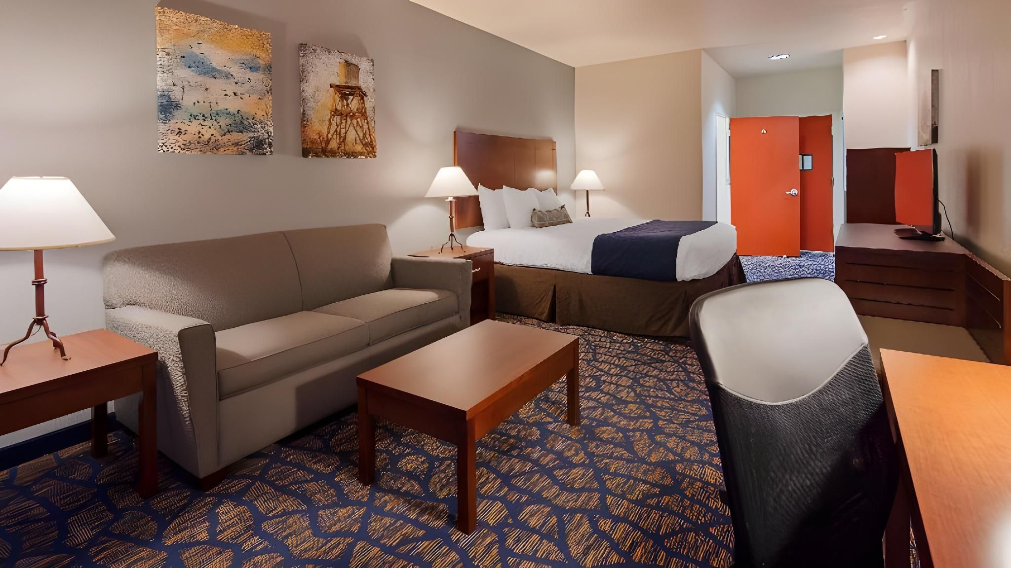 1 King Bed, Nonsmoking, Sofabed, Sitting Area