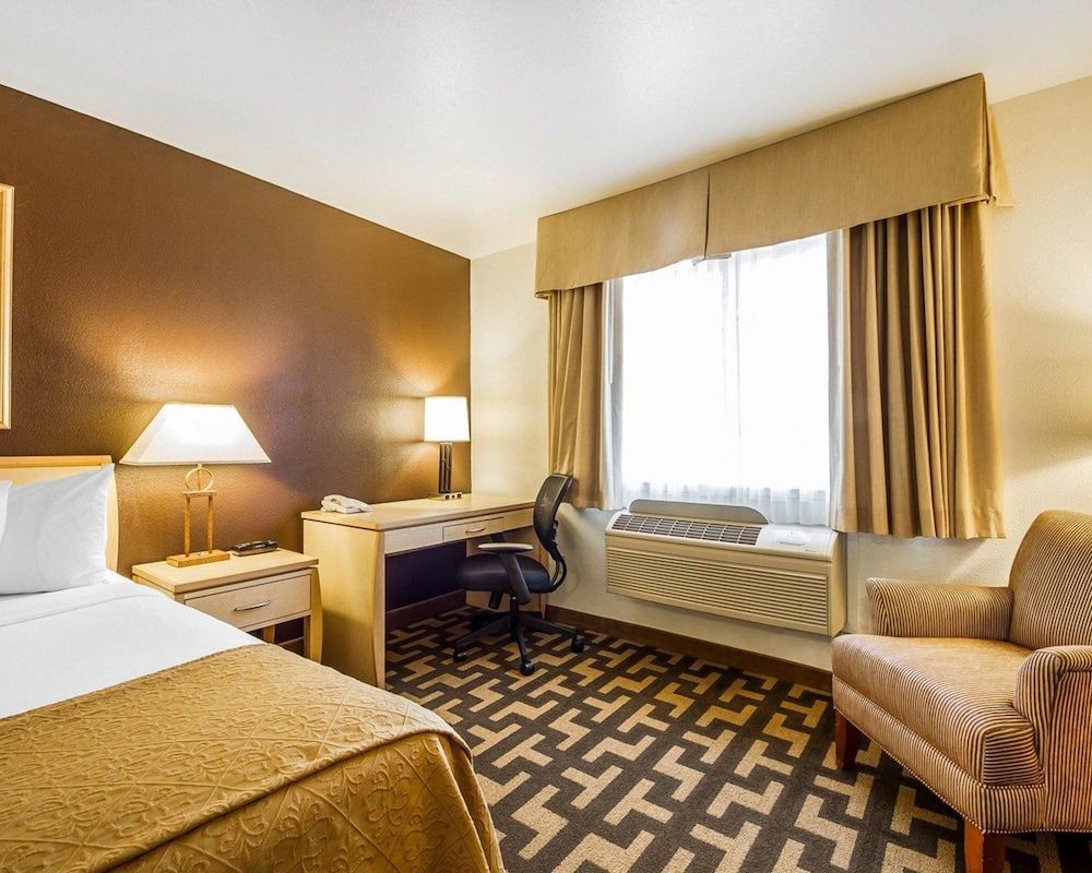 Standard Room, 1 Queen Bed