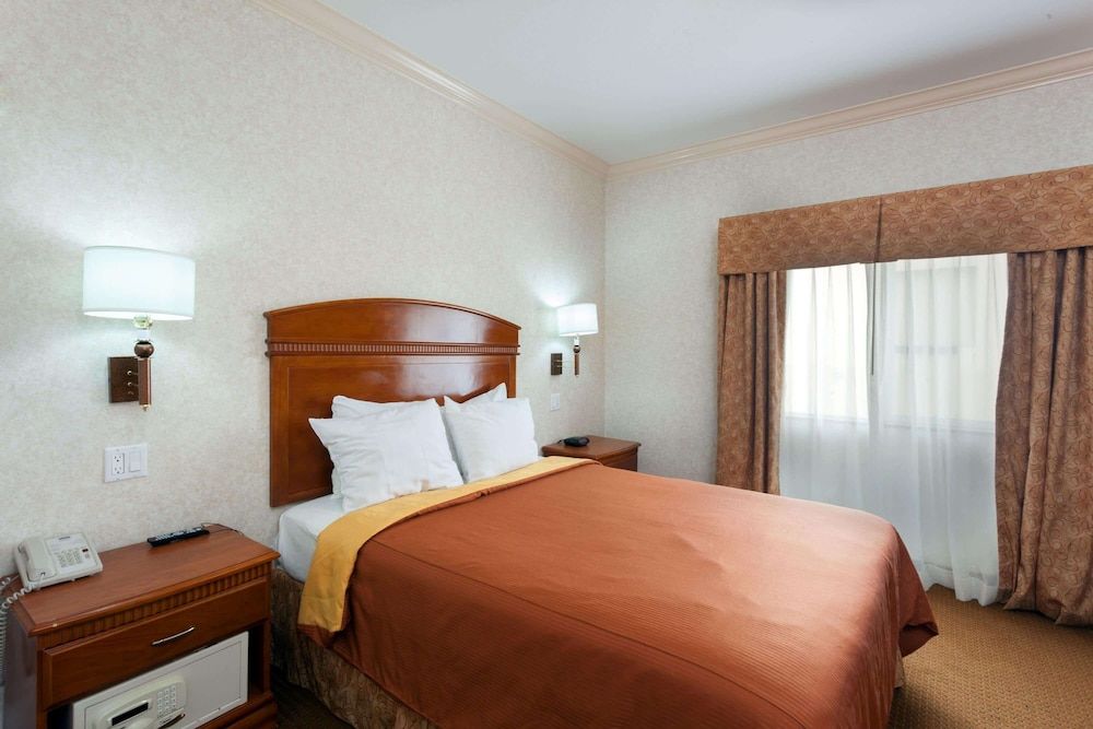 Suite, 1 Queen Bed, Non Smoking