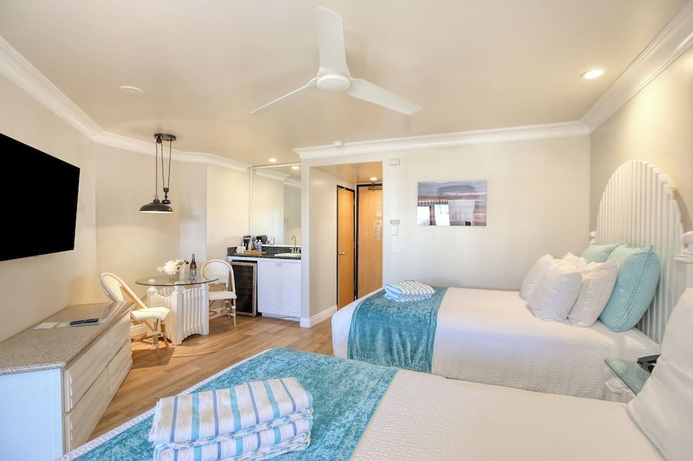 SeaVenture Beach Hotel 2 Double Beds, City View Balcony with Hot Tub