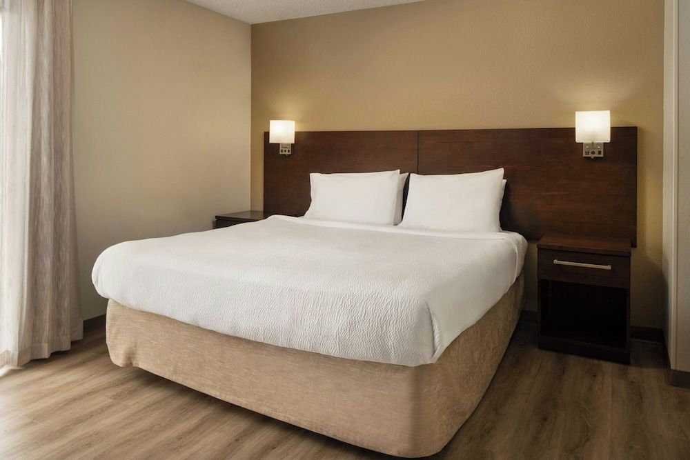Studio, 1 King Bed with Sofa bed, Non Smoking (Mobility/Hearing Accessible, Tub)