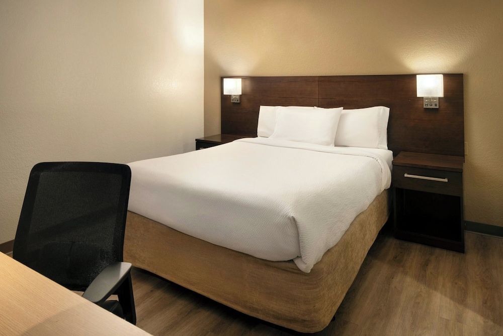 Studio, 1 King Bed with Sofa bed, Non Smoking (Mobility/Hearing Accessible, Tub)