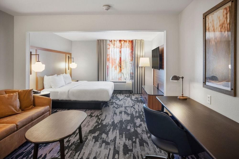 Room, 1 King Bed with Sofa bed (Mobility/Hearing Accessible, Tub)