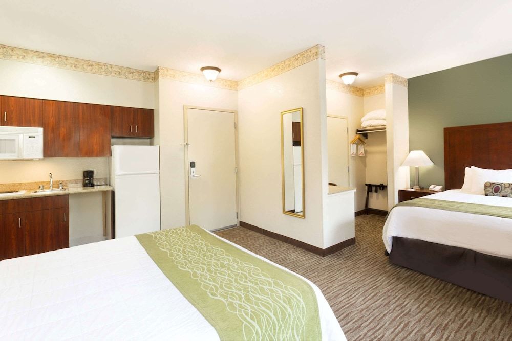 Suite, Multiple Beds, Non Smoking