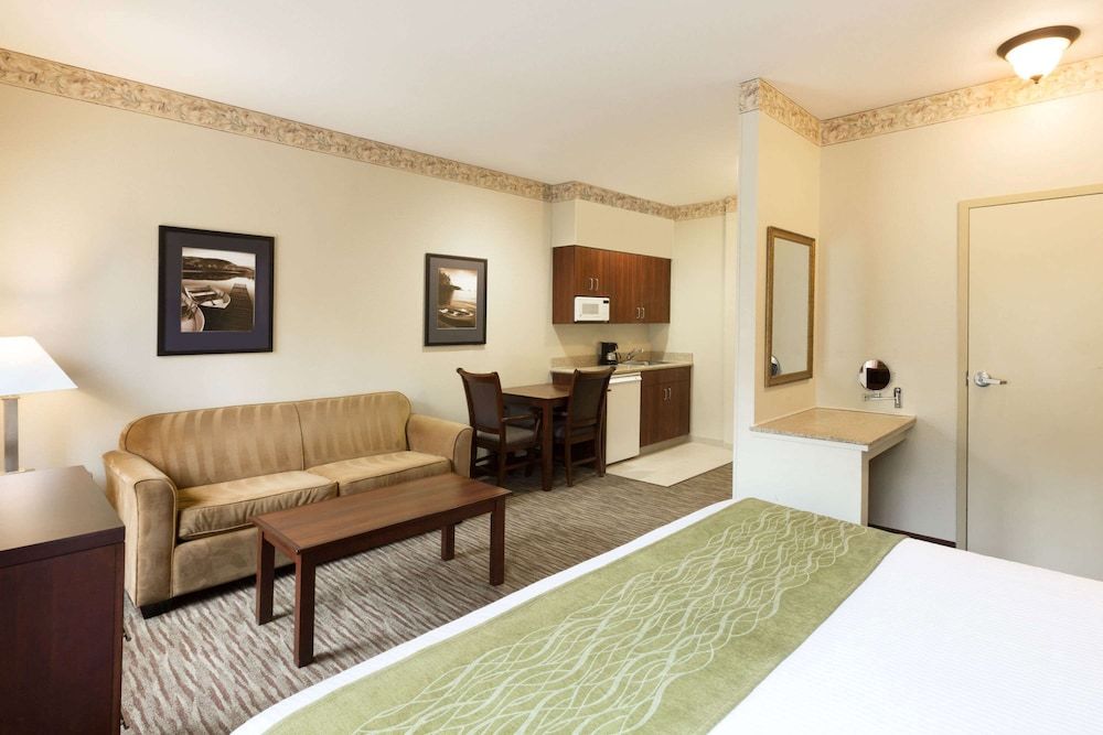 Suite, 1 Queen Bed, Accessible, Non Smoking