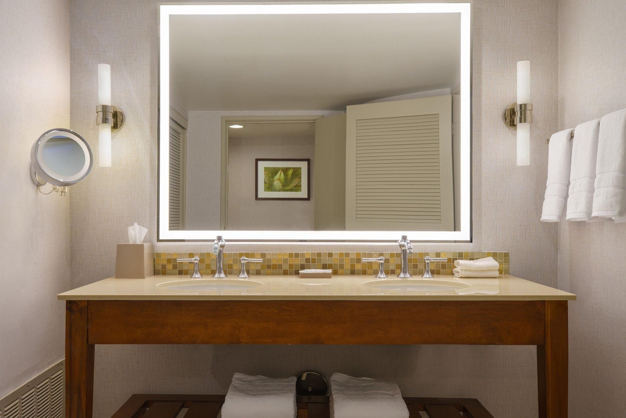 Deluxe Guest room, 2 Queen, Pool view