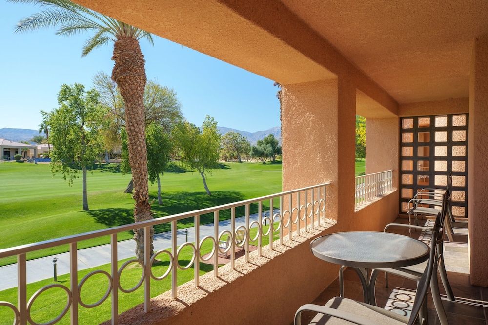 Suite, 1 King Bed, Golf View
