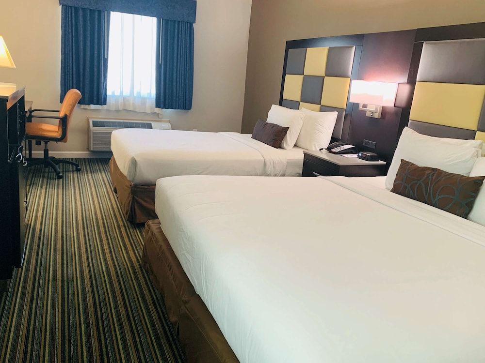 Standard Room, Multiple Beds, Non Smoking, Refrigerator & Microwave