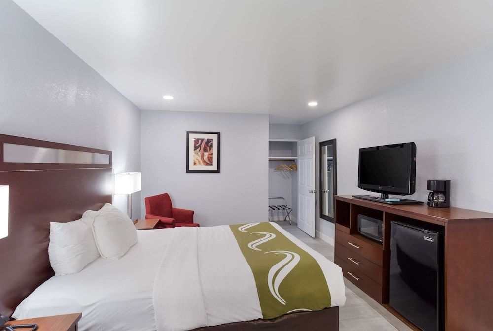 Standard Room, 1 Queen Bed, Non Smoking