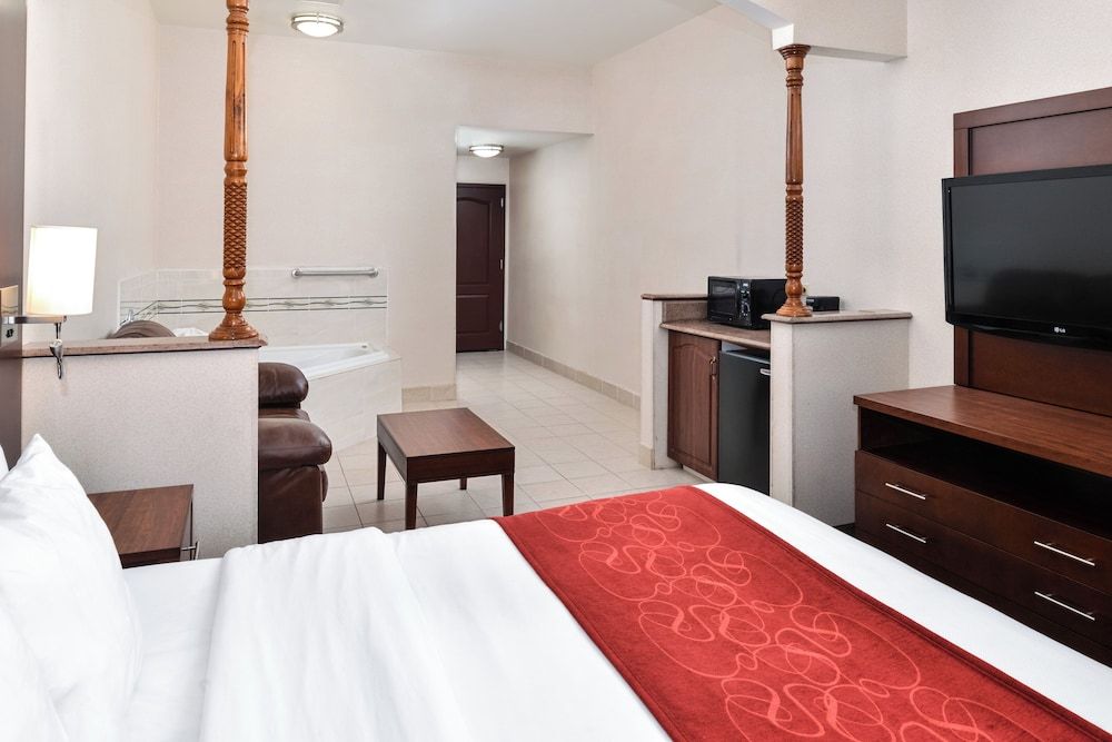 Suite, King, In-Room Hot Tub, Non Smoking