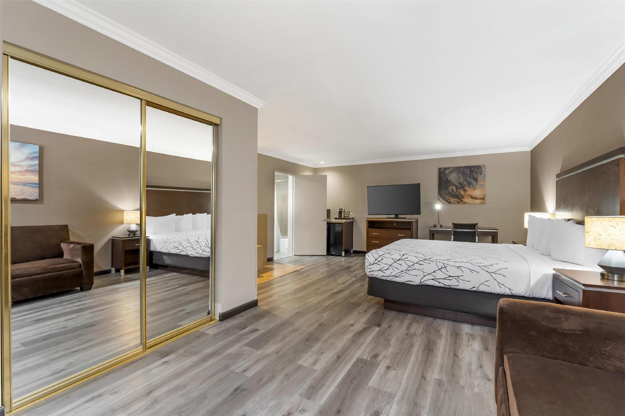 Best Western Redondo Beach Galleria Inn Hotel - Beach City LA 1 King Bed, Nonsmoking, Whirlpool