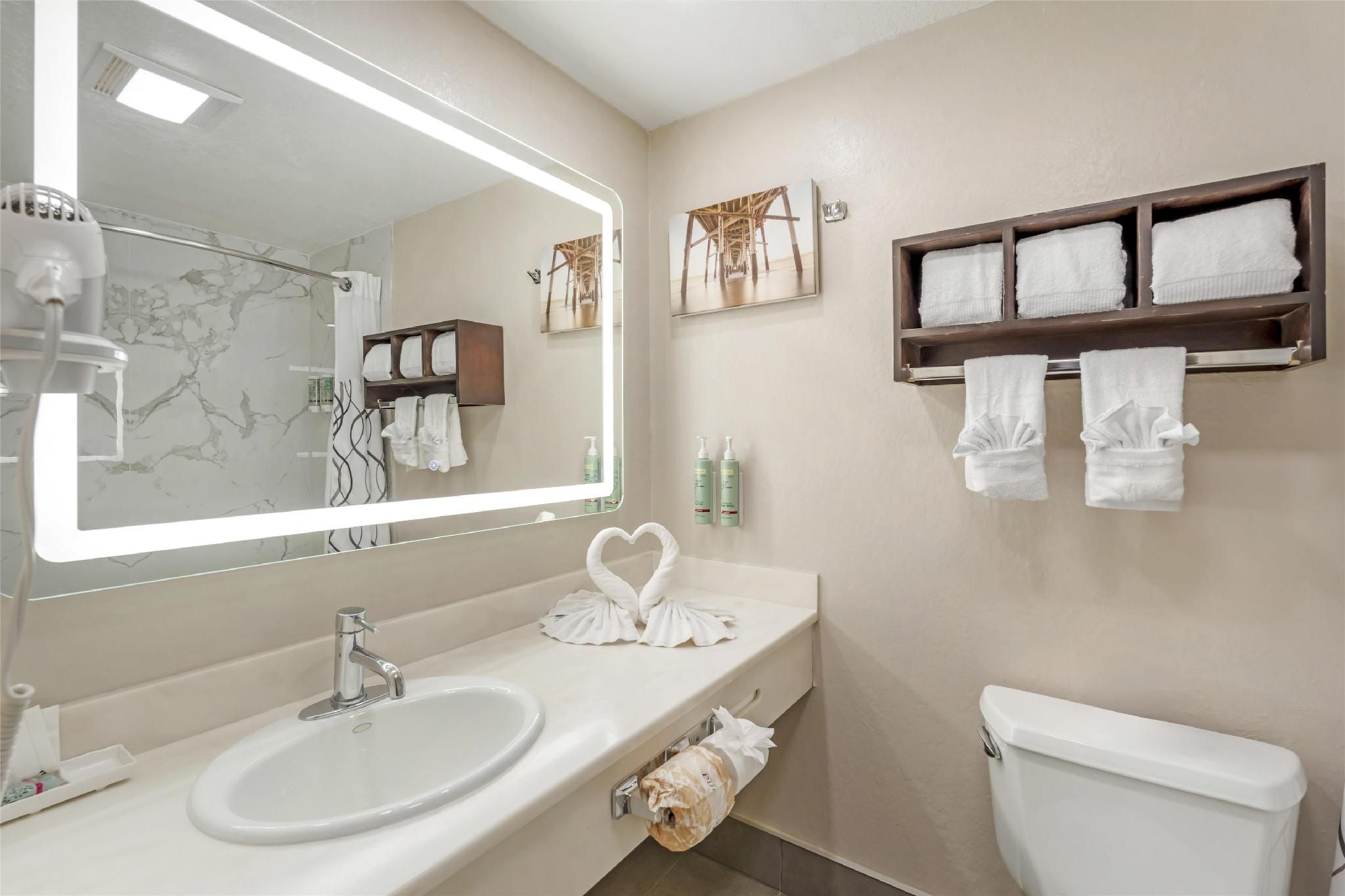 Best Western Redondo Beach Galleria Inn Hotel - Beach City LA 1 King Bed, Nonsmoking, Whirlpool 3