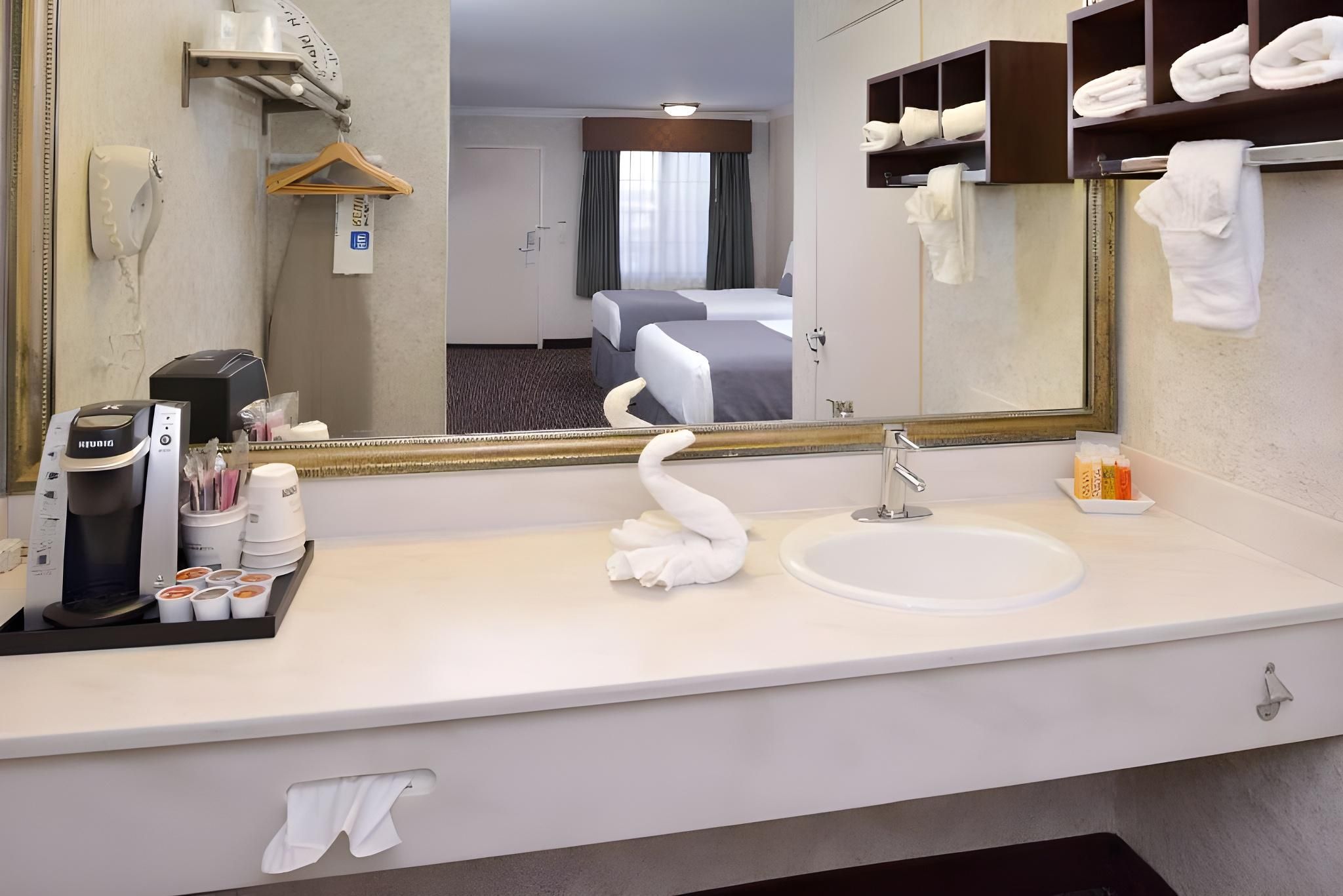 Best Western Redondo Beach Galleria Inn Hotel - Beach City LA 2 queen beds, nonsmoking 3