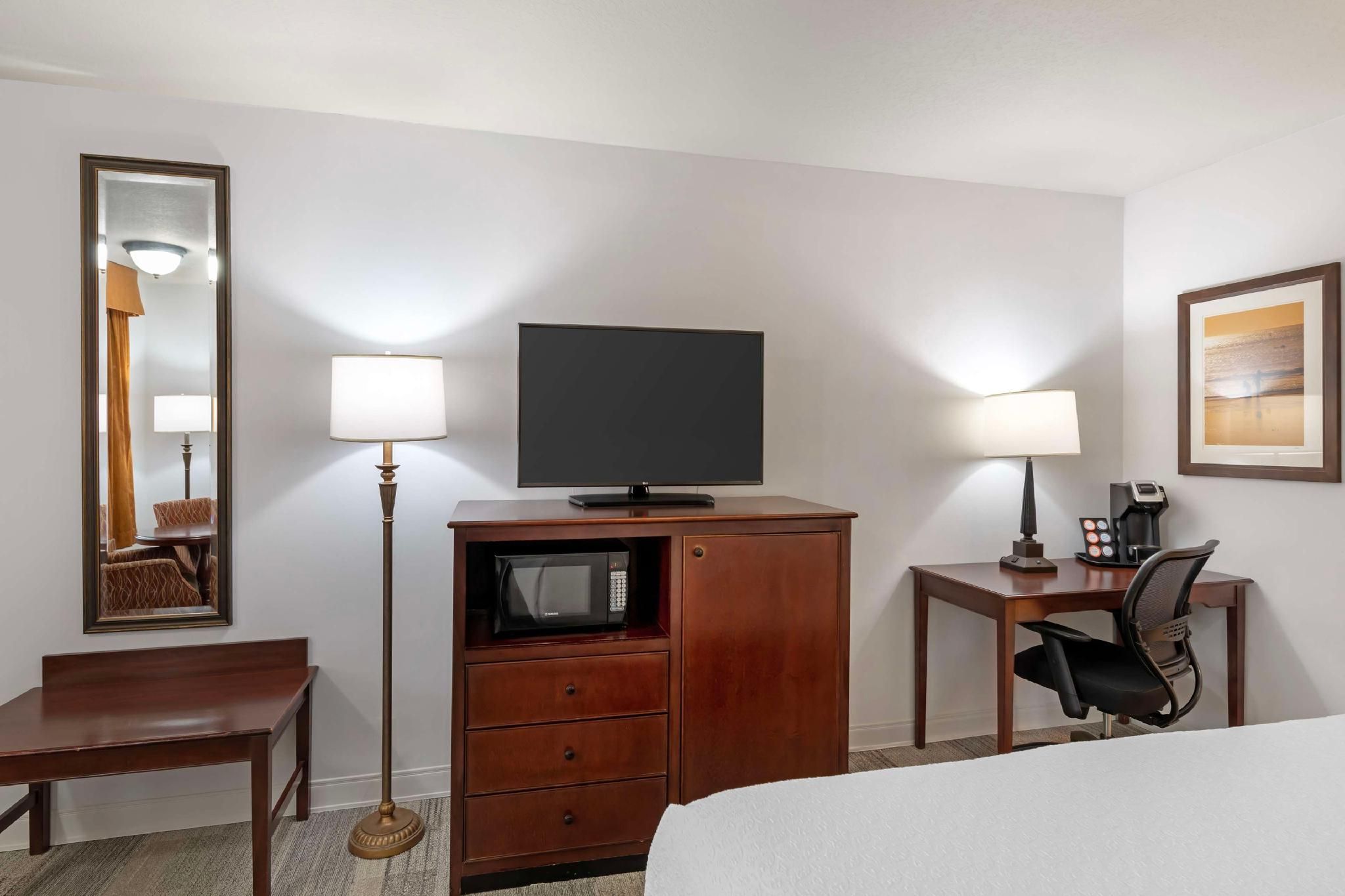 1 King Bed, Nonsmoking, Interior Room, Sofa