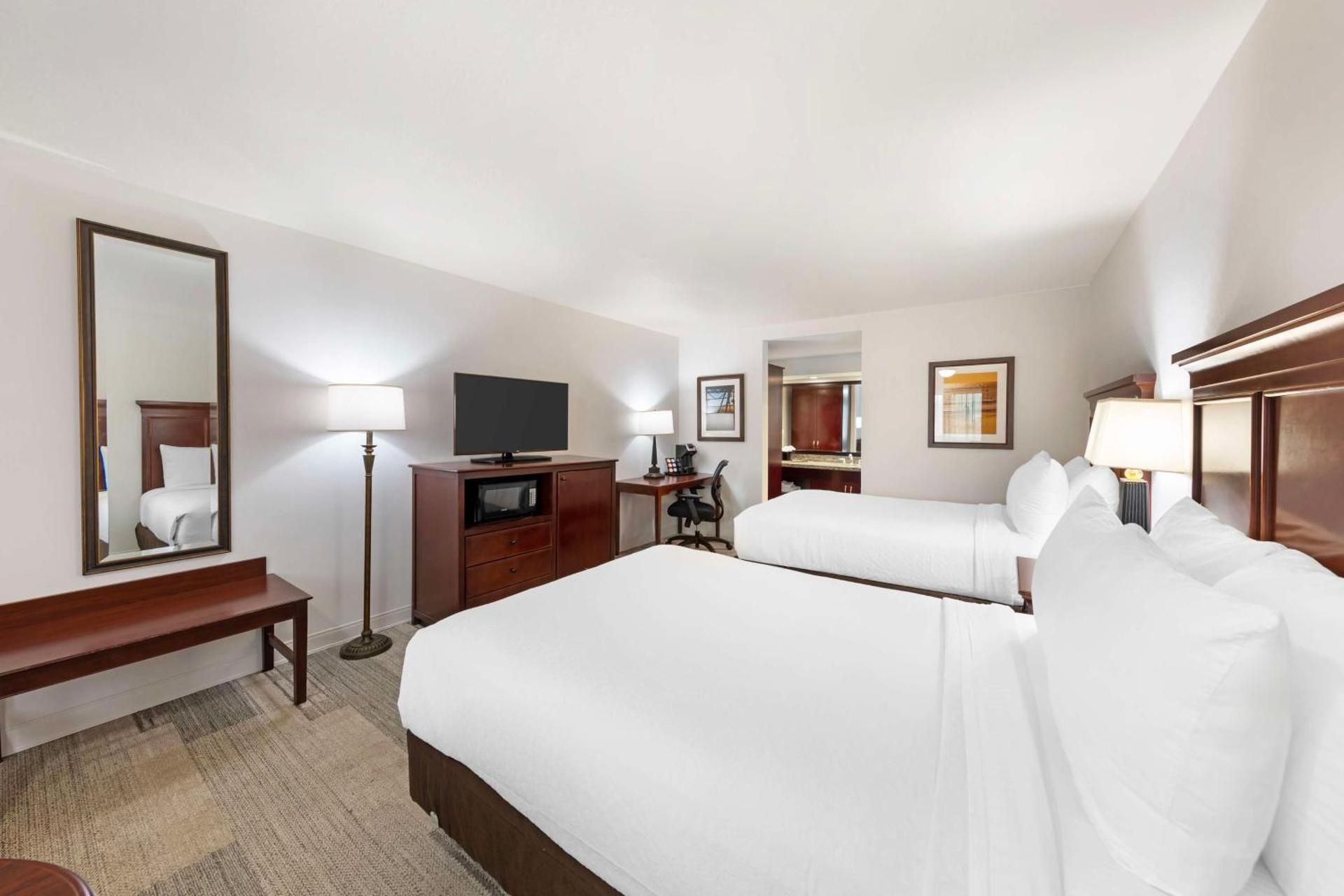 Queen Room with Two Queen Beds and Roll-In Shower - Mobility Accessible