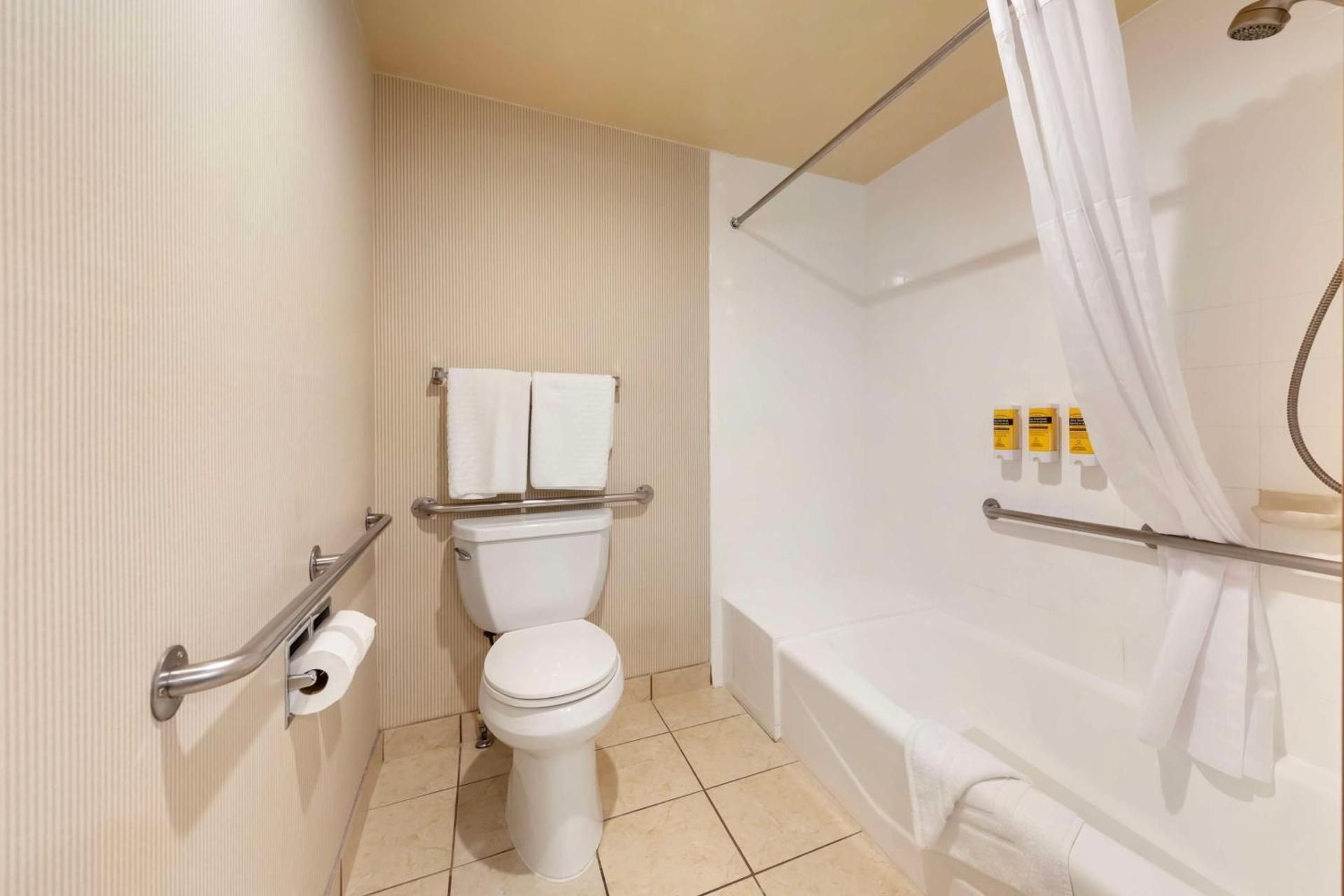 Queen Room with Two Queen Beds and Bath Tub - Mobility Accessible