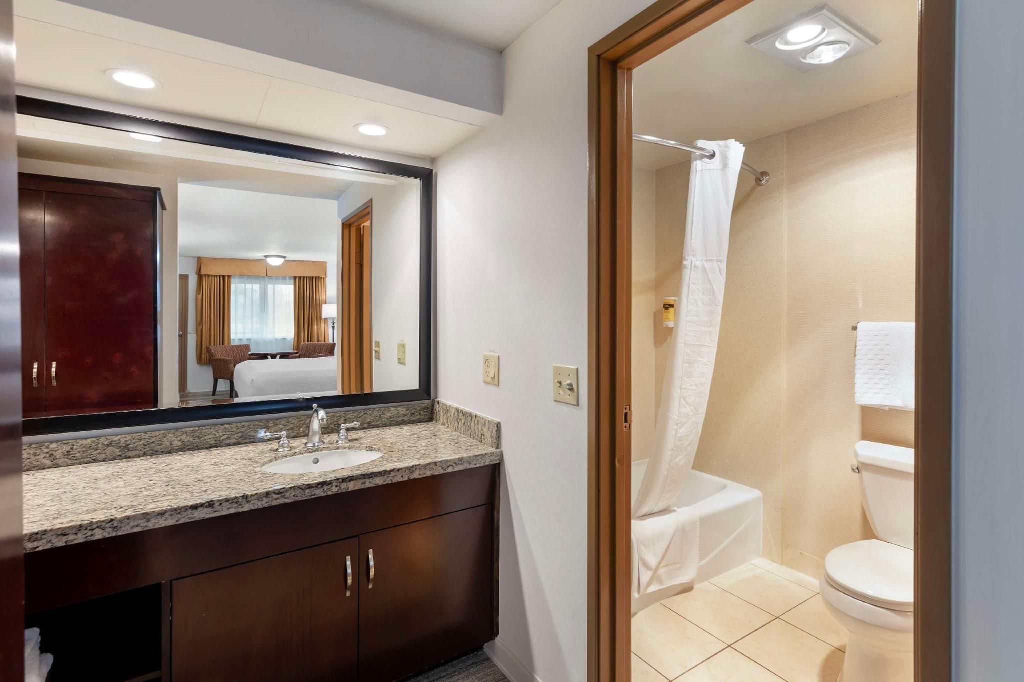 Best Western Plus Redondo Beach Inn 1 King Bed, Nonsmoking, Exterior Room 3