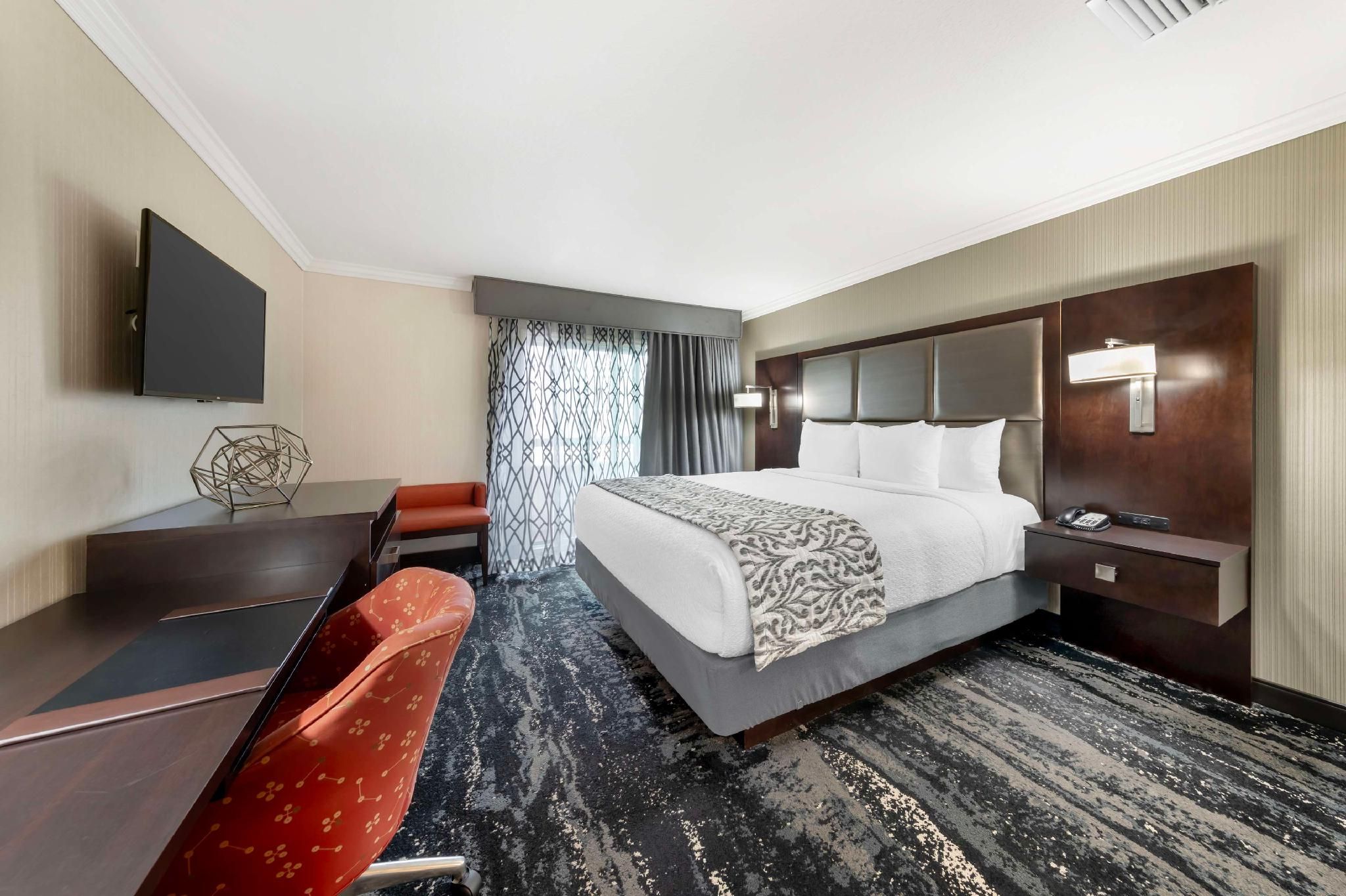 Suite - 1 King Bed, Nonsmoking, Two Rooms, Fireplace, Jacuzzi, Sofabed