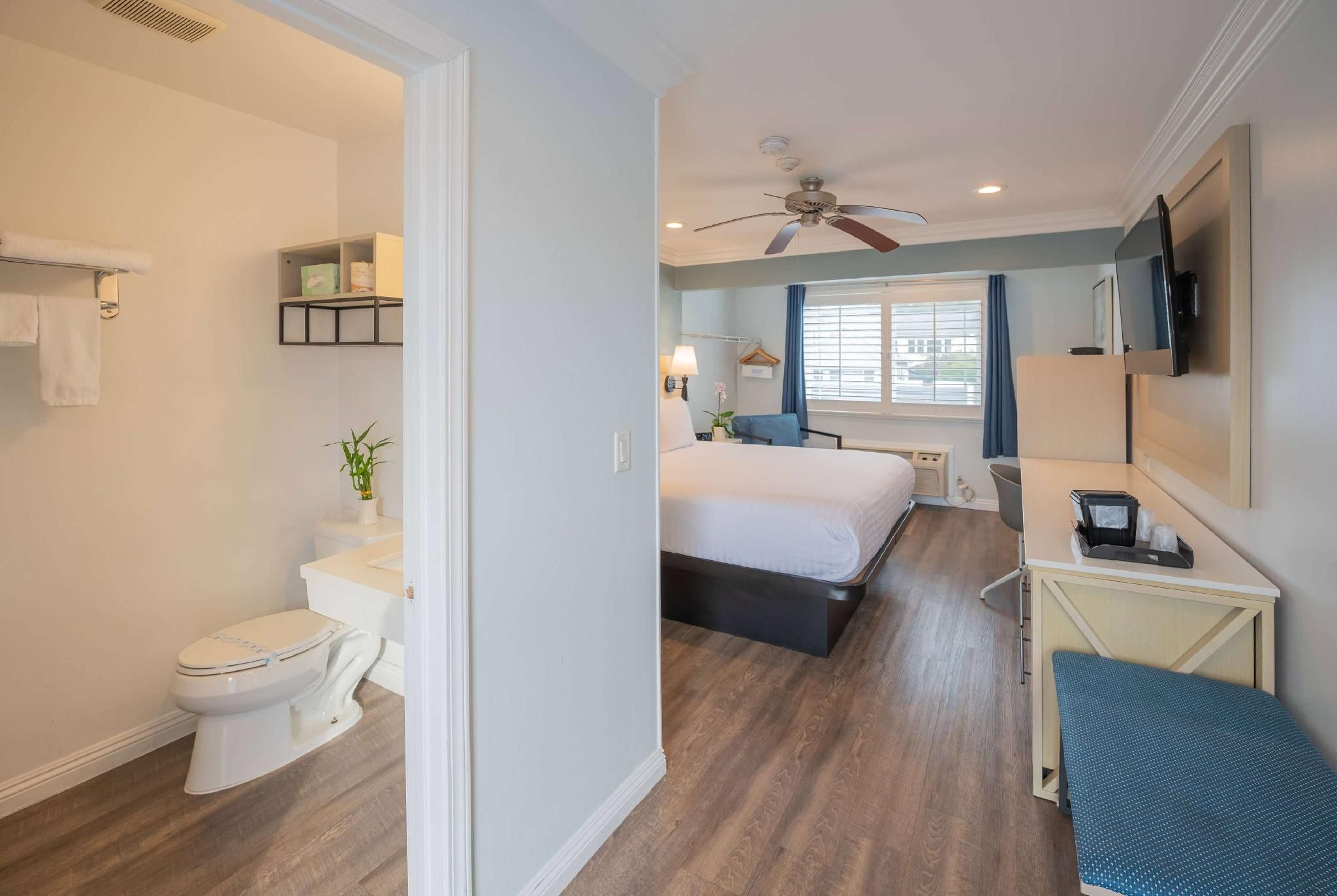 1 King Bed, Sofa Bed, Standard Room, Non-Smoking