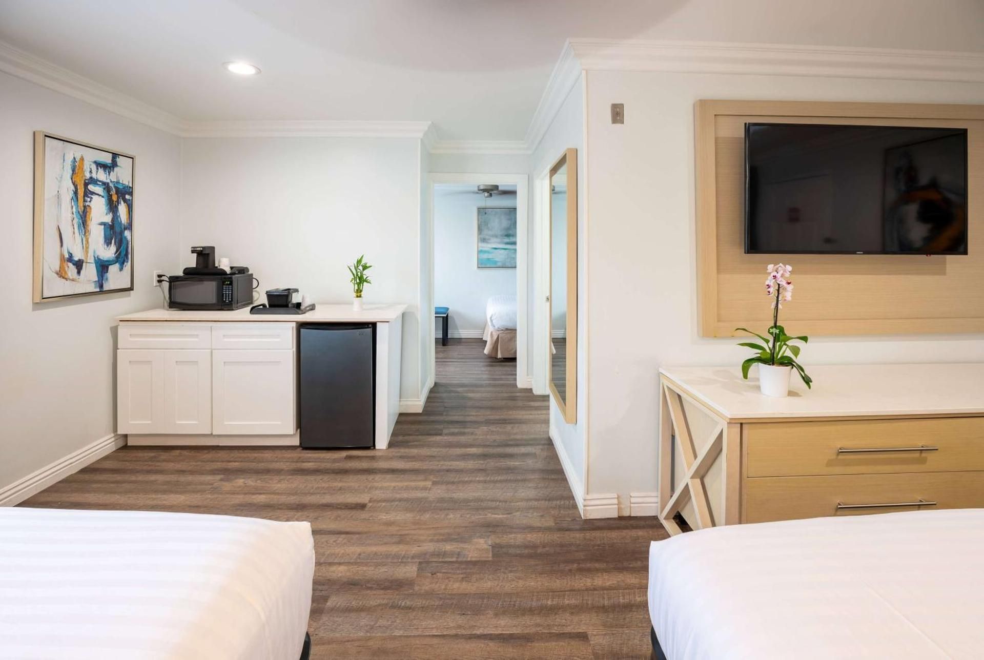 2 Queen Beds and 1 Double Bed, Two-Bedroom Suite, Non-Smoking