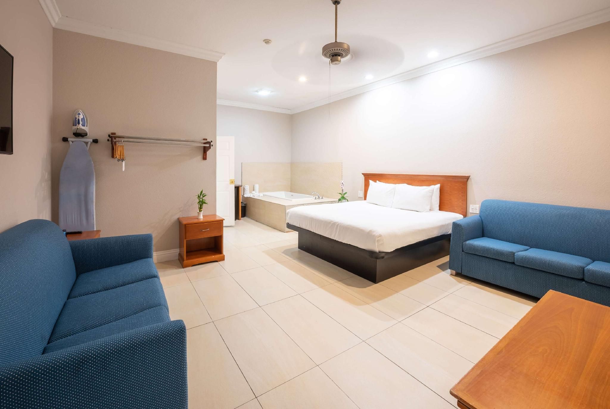 1 King Bed, Studio Suite, Non-Smoking