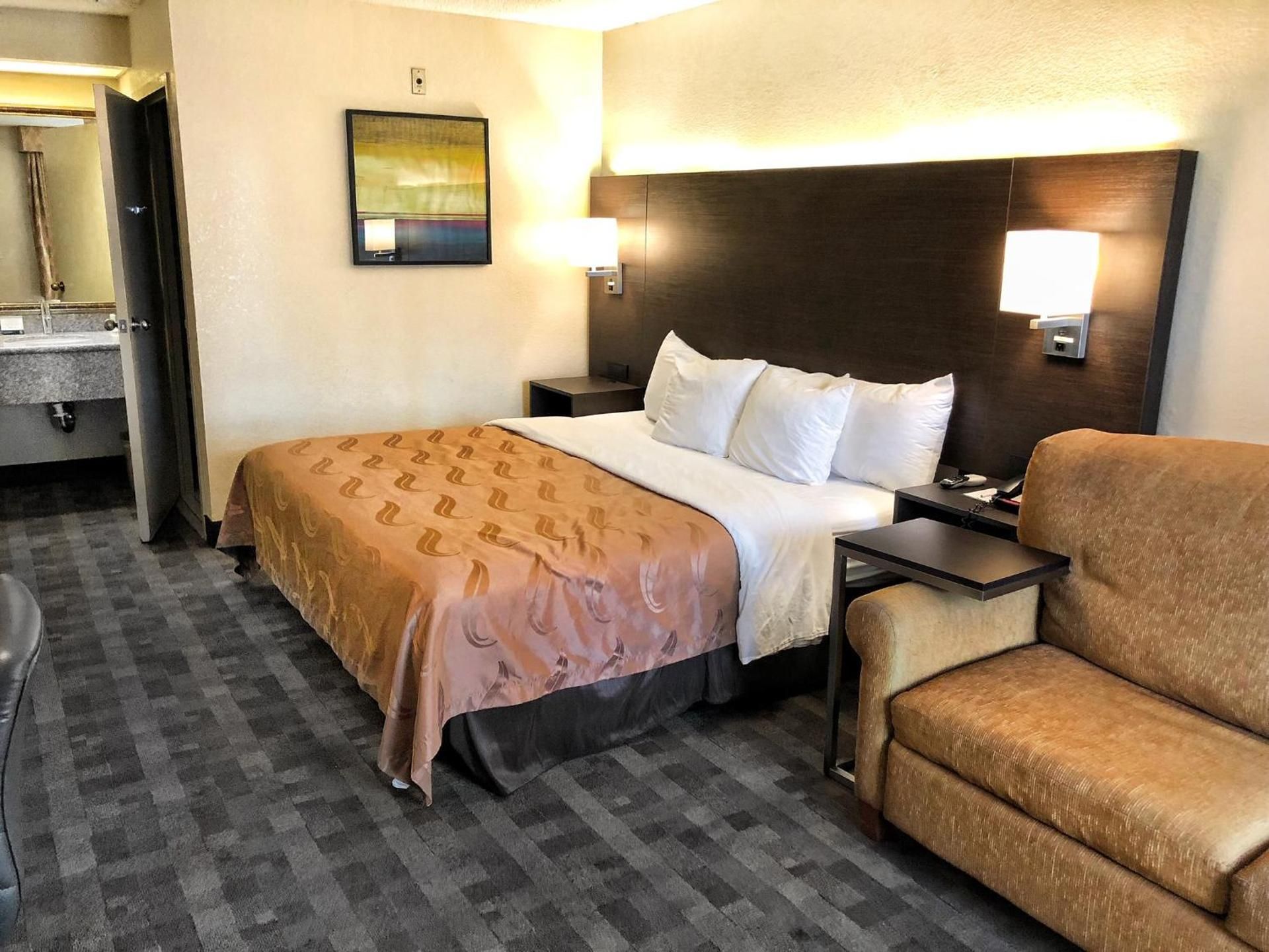 1 Queen Bed, Nonsmoking, Accessible, Accessible Tub