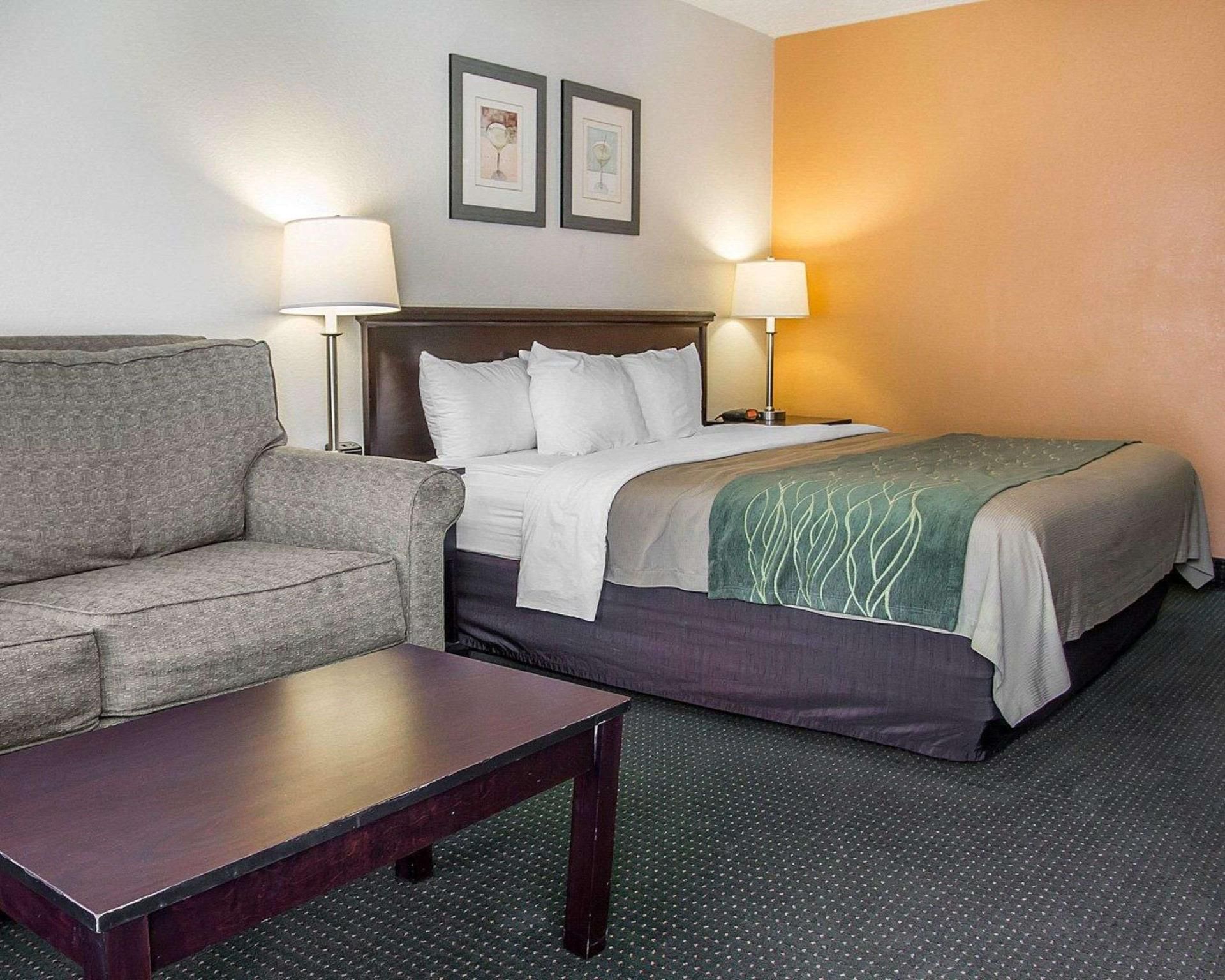 1 King Bed, Business Room, Nonsmoking, Upgrade
