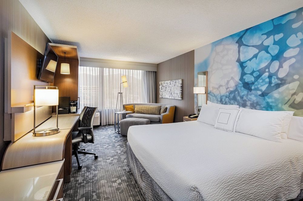 Room, 1 King Bed (Mobility/Hearing Accessible, Tub)